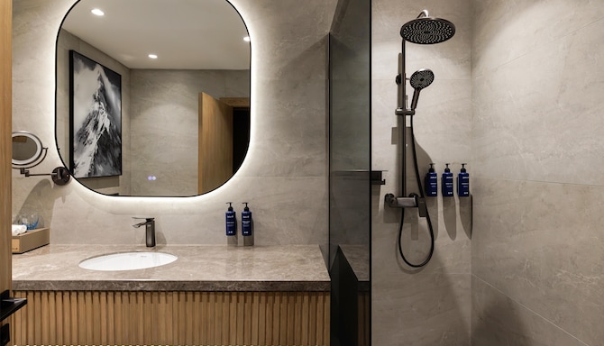 Radisson Blu Hotel, Almaty Airport - Гостевая комната с ванной