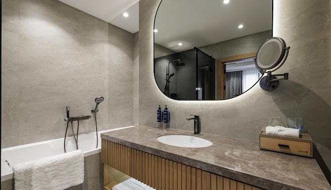 Radisson Blu Hotel, Almaty Airport - Люкс ванна