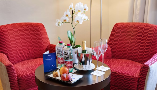 Radisson Blu Hotel, Altstadt Salzburg - One Bedroom Suite Amenities