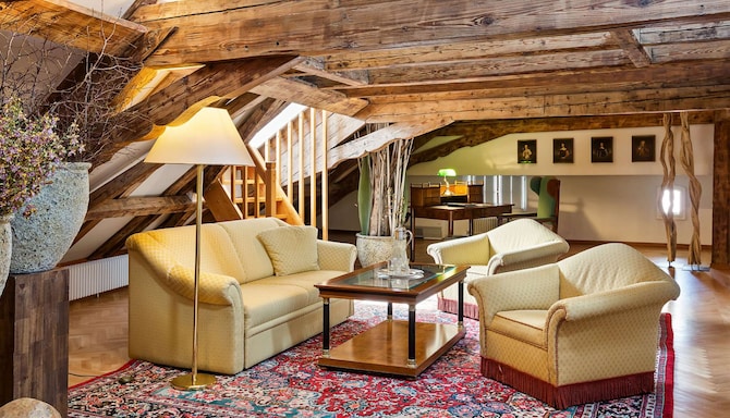 Radisson Blu Hotel, Altstadt Salzburg - Kaiser Suite Living Room