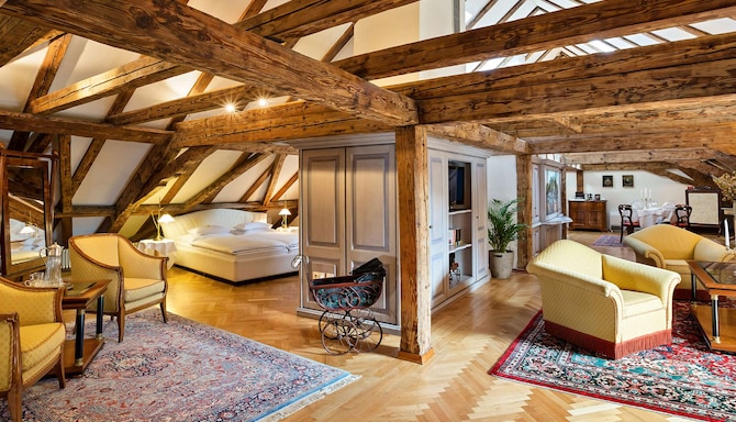 Radisson Blu Hotel Altstadt, Salzburg – Kaiser Suite