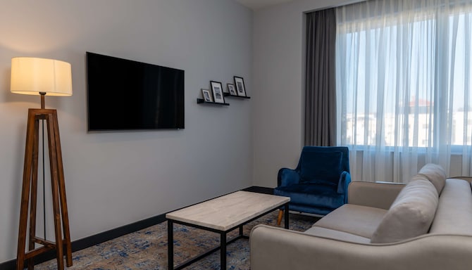 Radisson Blu Hotel, Amman Galleria Mall - Premium Suite living area