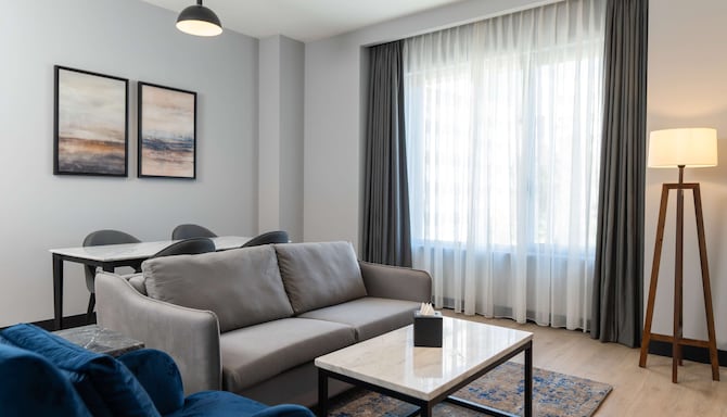 Radisson Blu Hotel, Amman Galleria Mall - Premium Suite living area