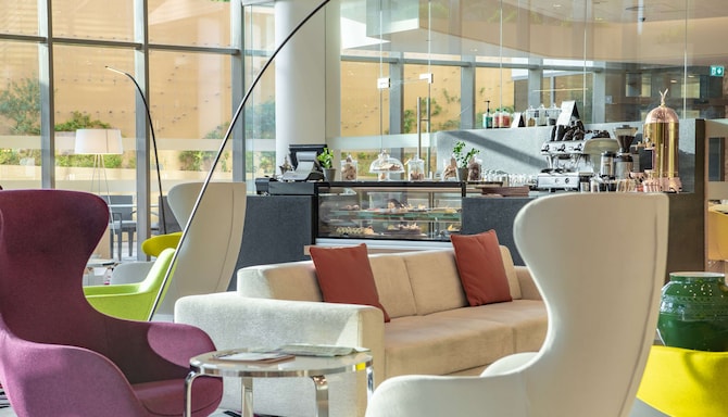 Radisson Blu Hotel & Residence, Riyadh Diplomatic Quarter - Larder Lounge