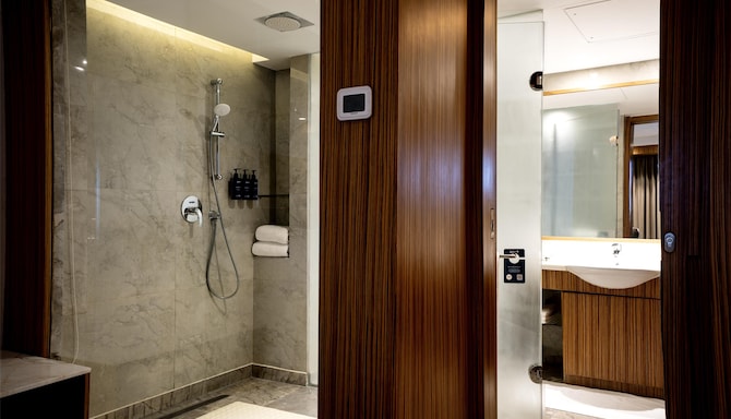 Radisson Blu Hotel, Amritsar - Junior Suite