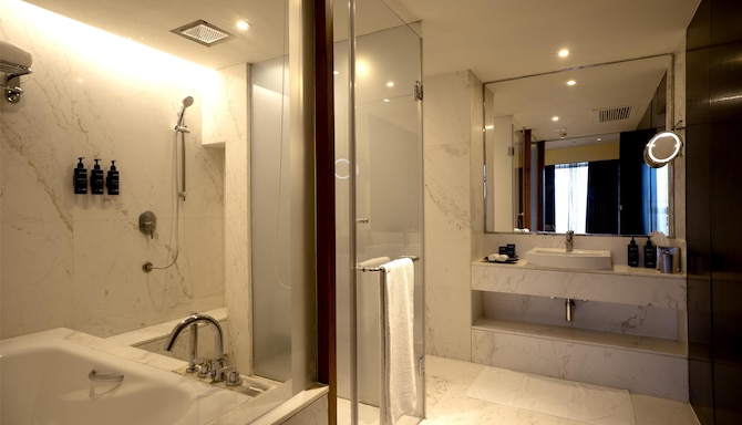 Radisson Blu Hotel, Amritsar - One Bedroom Suite