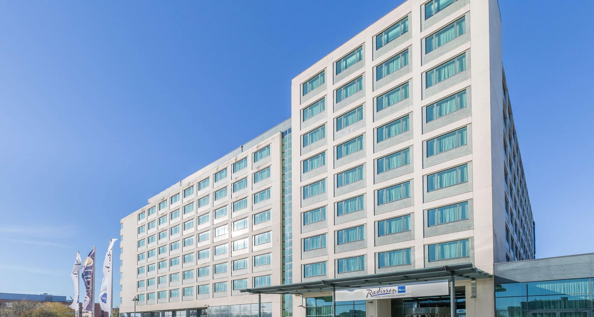 Radisson Blu Hotel Amsterdam Airport - Hotel Exterior and entrance