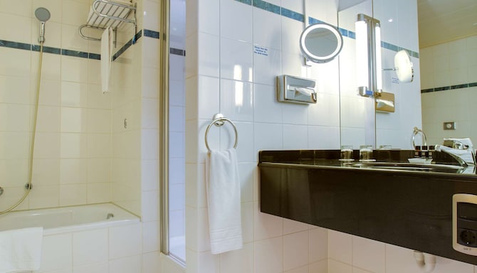 Radisson Blu Hotel Amsterdam Airport, Schiphol - Badezimmer - Überblick