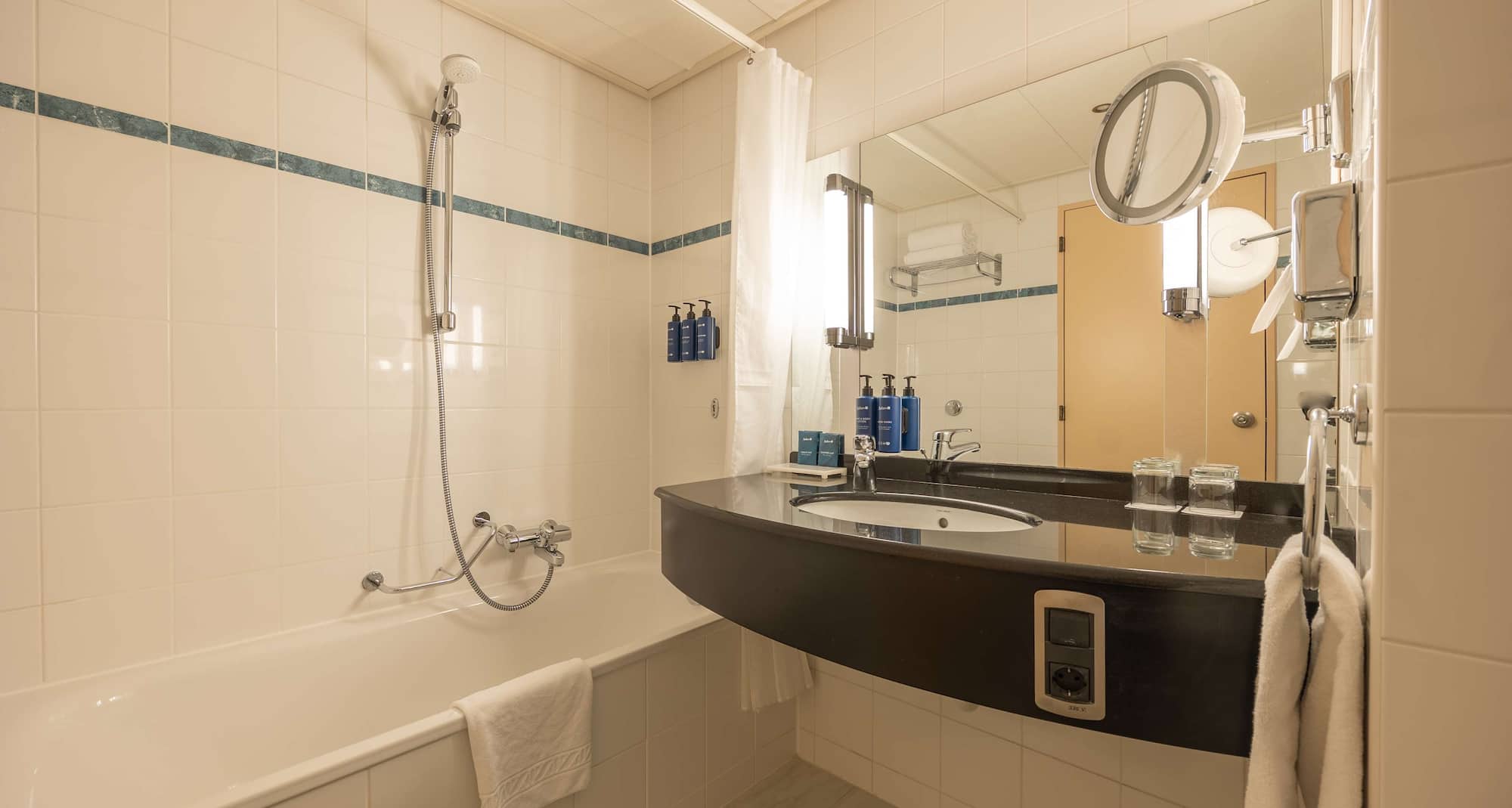 Radisson Blu Hotel Amsterdam Airport, Schiphol - Logeerkamer bad