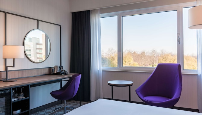 Radisson Blu Hotel Amsterdam Airport - Standard Zimmer - Schreibtisch