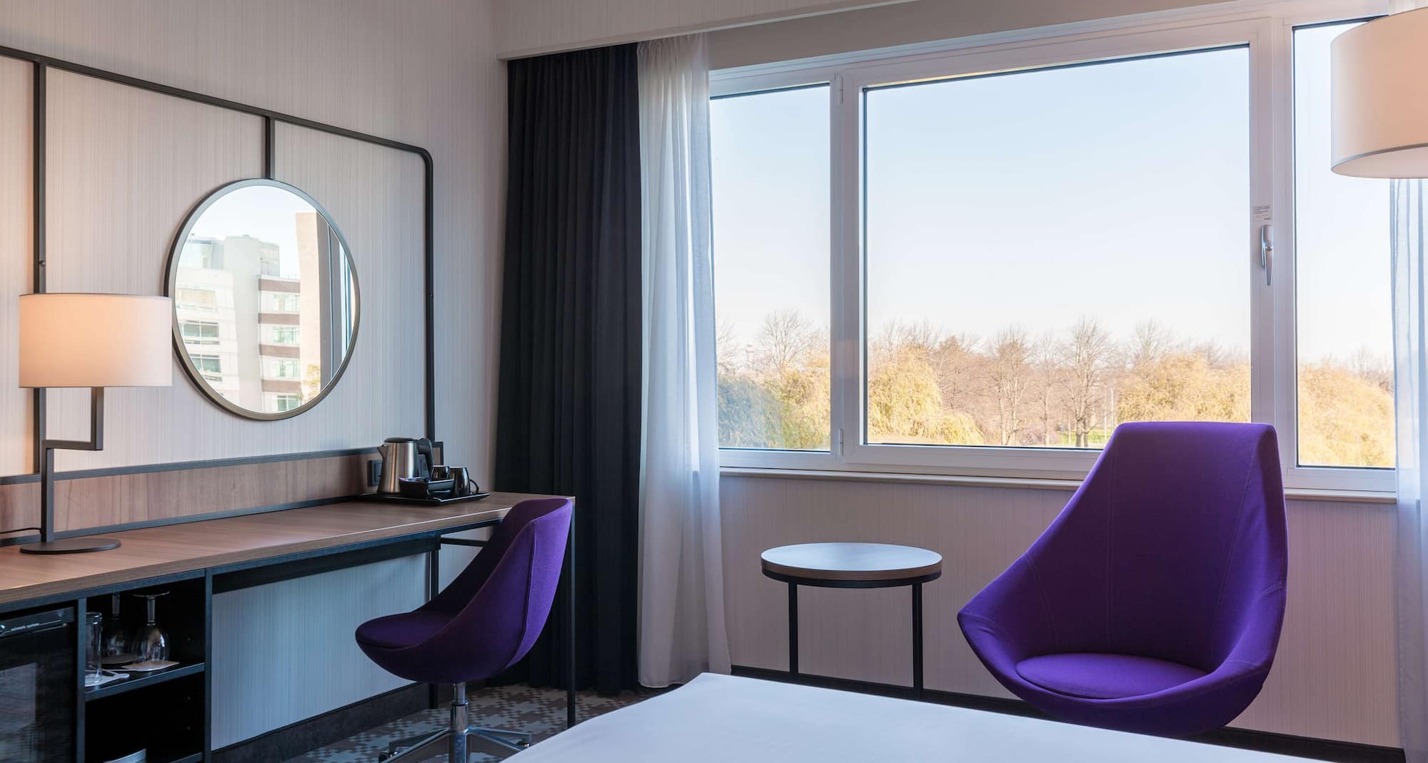 Radisson Blu Hotel Amsterdam Airport - Standard room desk