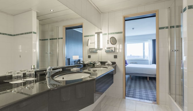 Radisson Blu Hotel Amsterdam Airport - Suite - Badezimmer