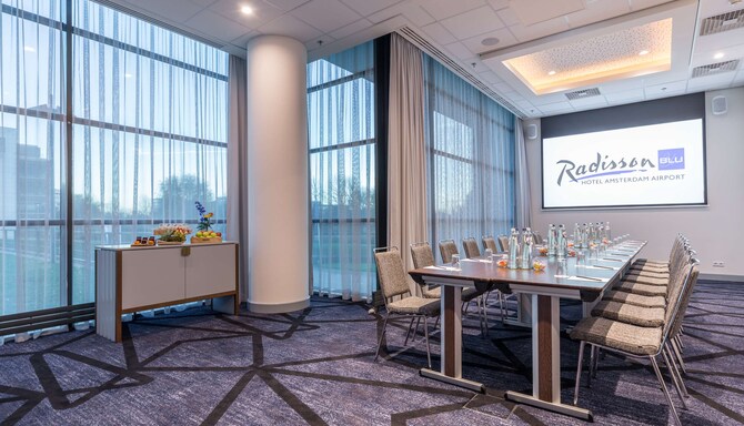 Radisson Blu Hotel Amsterdam Airport - Utrecht - Boardroom mit Kaffeepausenbereich