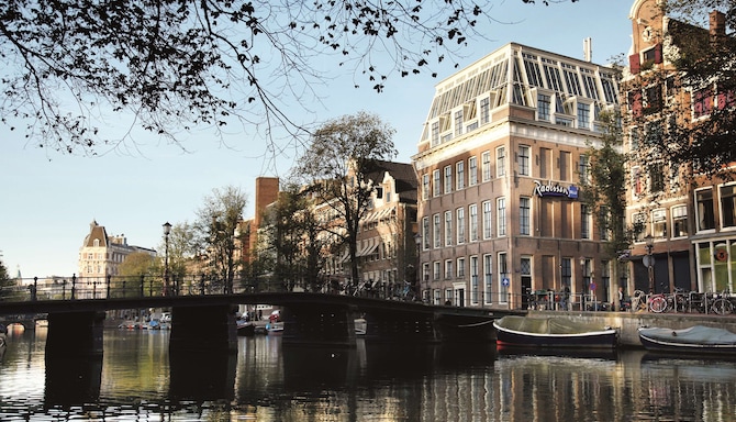 Radisson Blu Hotel, Amsterdam City Center - Exterior View from Kloveniersburgwal