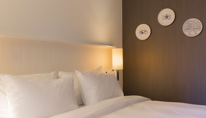 Radisson Blu Hotel, Amsterdam City Center - Standard King Room "Golden Age"