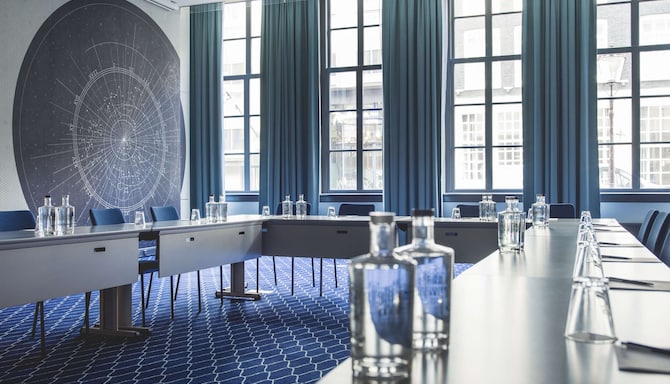 فندق Radisson Blu Hotel, Amsterdam - قاعة Hollandia A - بنمط الجلوس على شكل حرف U