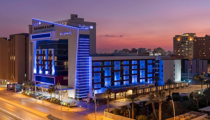 Radisson Blu Hotel and Convention Centre, Riyadh Minhal - Exterior night