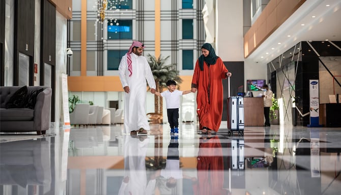 Radisson Blu Hotel and Convention Centre, Riyadh Minhal - Family at Lobby