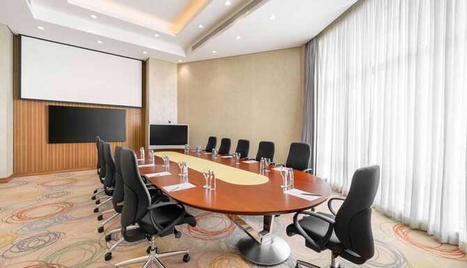 Sala a tavolo unico per riunioni ristrette