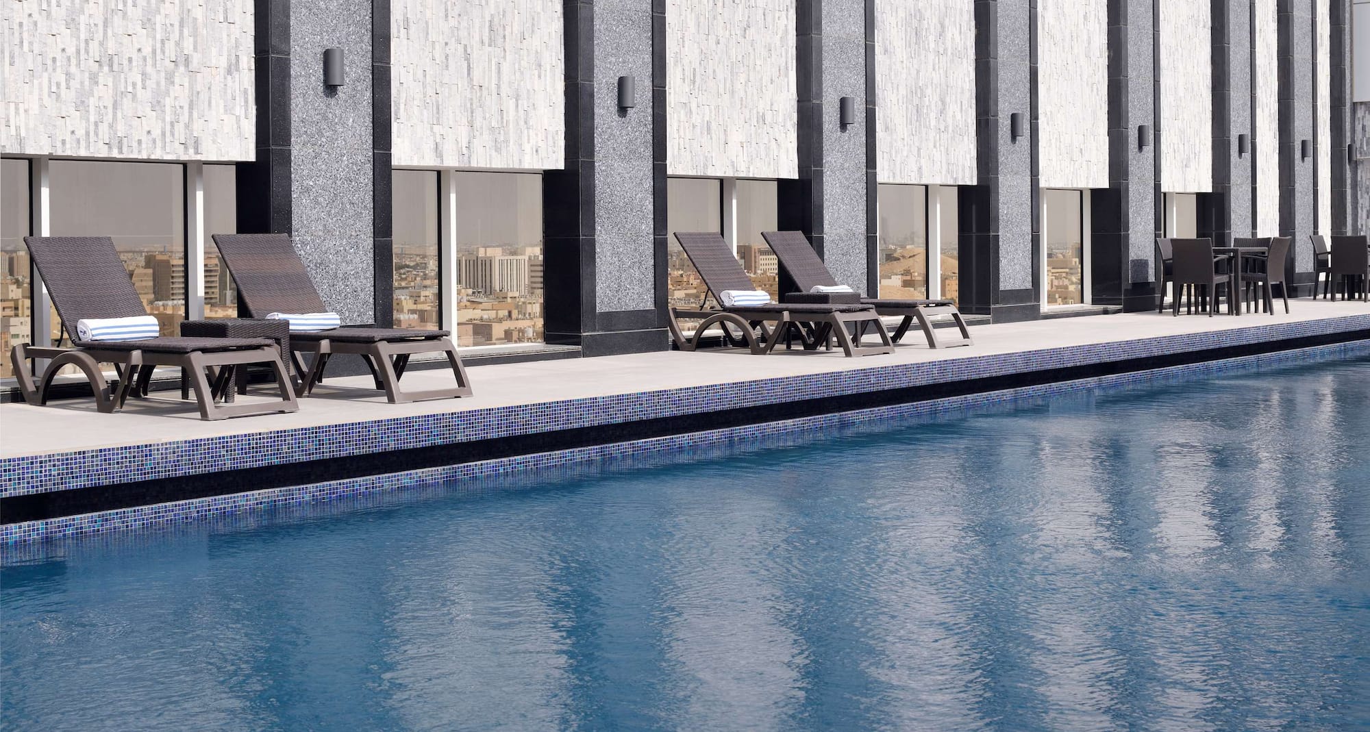 Radisson Blu Hotel and Convention Centre, Riyadh Minhal - Swimming Pool Angular