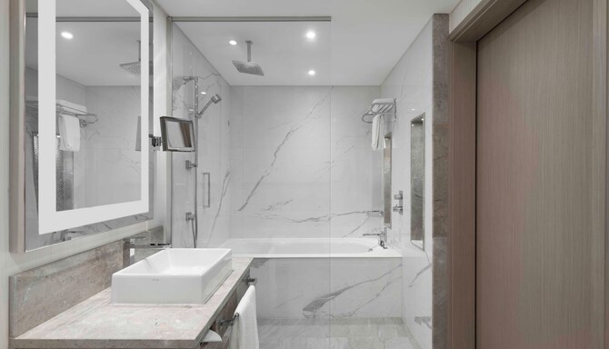 Radisson Blu Hotel and Convention Centre, Riyadh Minhal - حمام الجناح