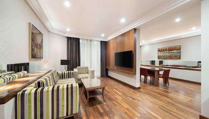 Radisson Blu Hotel and Convention Centre, Riyadh Minhal - جناح