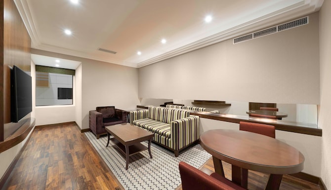 Radisson Blu Hotel and Convention Centre, Riyadh Minhal - جناح