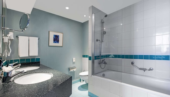 Radisson Blu Hotel, Ankara - Suite bathroom