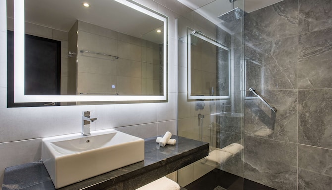 Radisson Blu Hotel, Antananarivo Waterfront - Superior Room Waterfront View HF One King Bed