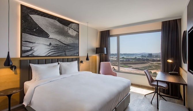 Radisson Blu Hotel, Antananarivo Waterfront - Superior Room Waterfront View HF One King Bed