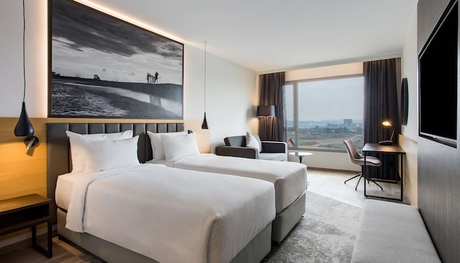 Radisson Blu Hotel, Antananarivo Waterfront - Superior Room Waterfront View Twin Bed