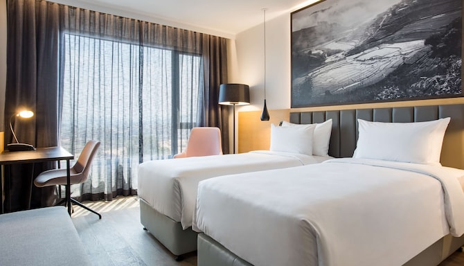 Radisson Blu Hotel, Antananarivo Waterfront - Standard Room Waterfront View Twin Bed