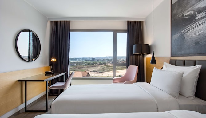 Radisson Blu Hotel, Antananarivo Waterfront - Premium Room Waterfront View Twin Bed