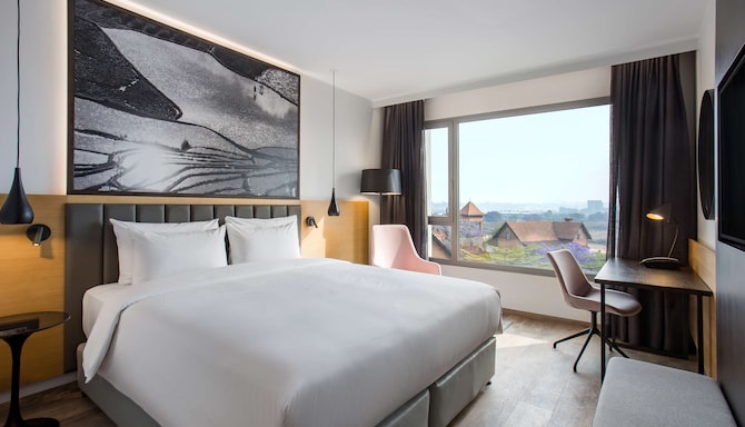 Radisson Blu Hotel, Antananarivo Waterfront - Standard Room Waterfront View One King Bed