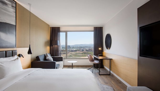 Radisson Blu Hotel, Antananarivo Waterfront - Premium Room Waterfront View One King Bed