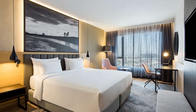 Radisson Blu Hotel, Antananarivo Waterfront - Superior Room One King Bed