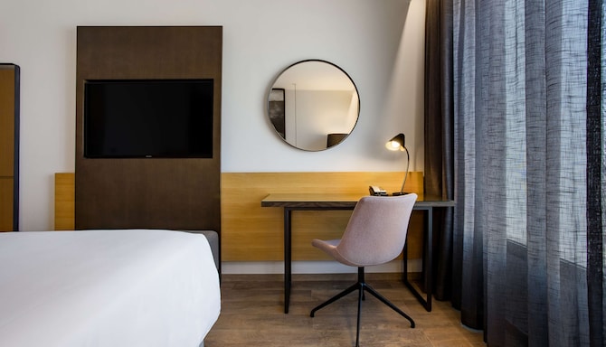 Radisson Blu Hotel, Antananarivo Waterfront - Premium Room HF King Bed