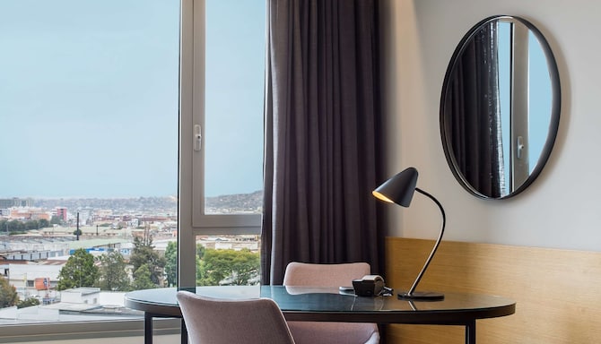 Radisson Blu Hotel, Antananarivo Waterfront - Suite One King Bed