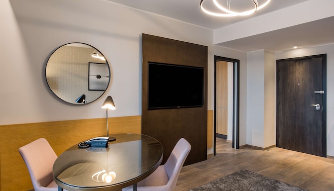 Radisson Blu Hotel, Antananarivo Waterfront - Suite One King Bed