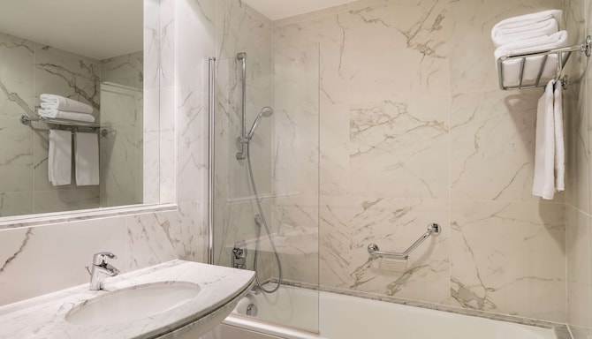 Radisson Blu Hotel, Antwerp City Centre - Salle de bain de la chambre