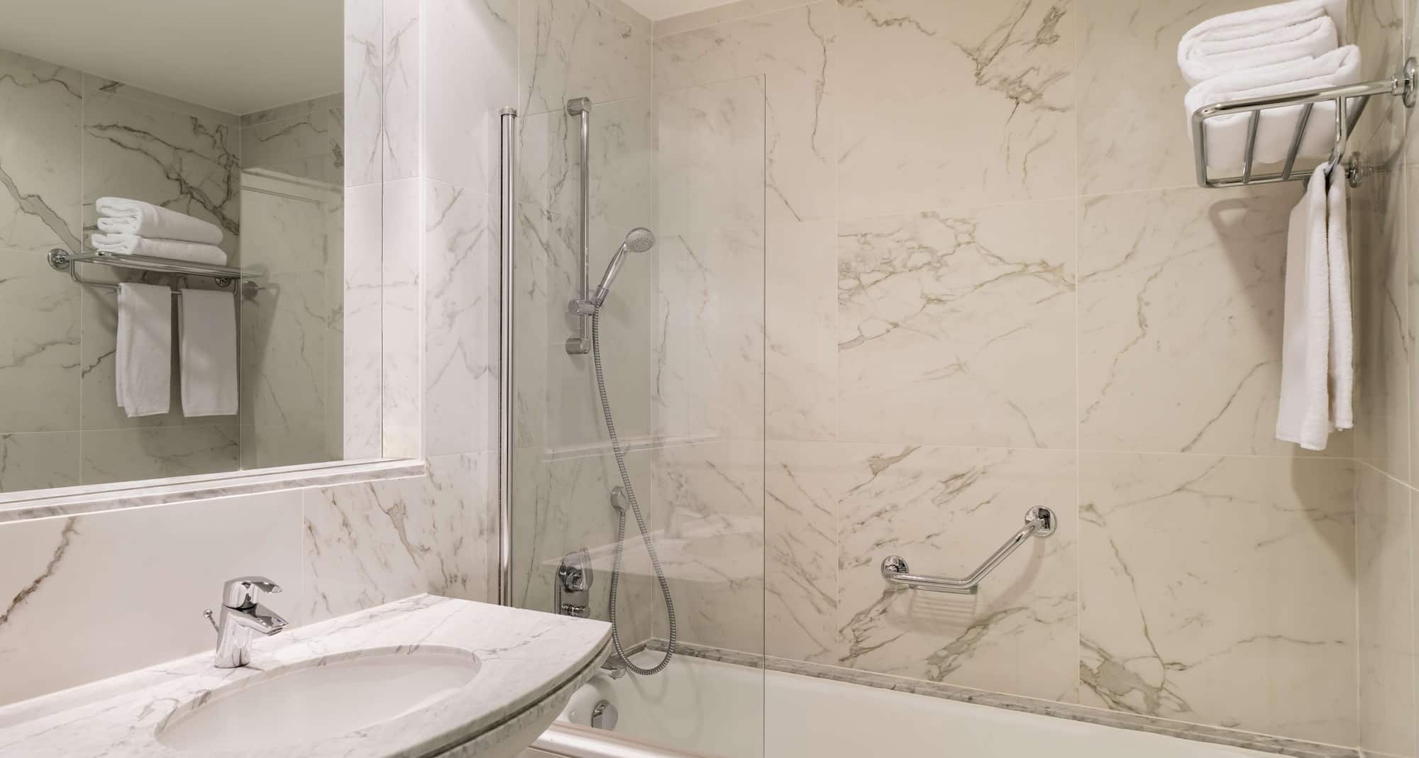 Radisson Blu Hotel, Antwerp City Centre - Logeerkamer bad