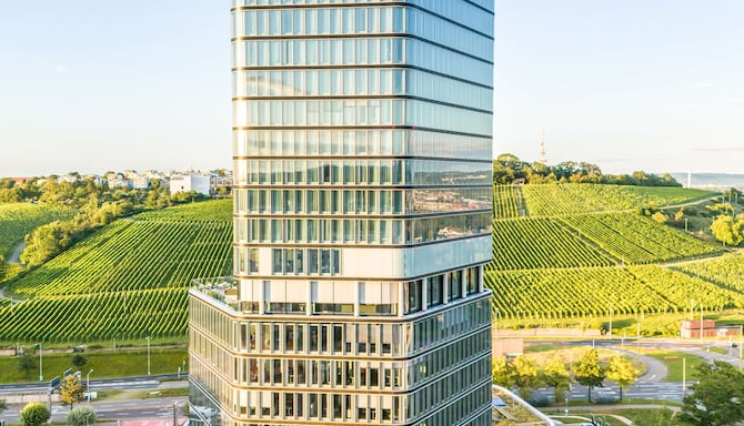 Radisson Blu Hotel at Porsche Design Tower Stuttgart - Vy över fasaden