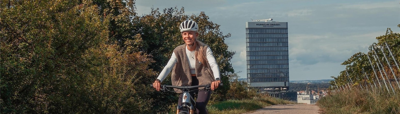 Radisson Blu Hotel at Porsche Design Tower Stuttgart - Outdoor cycling