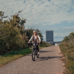 Radisson Blu Hotel at Porsche Design Tower Stuttgart - Outdoor cycling