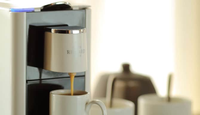 Radisson Blu Hotel, Bali Uluwatu - Ausstattung eines Gästezimmers