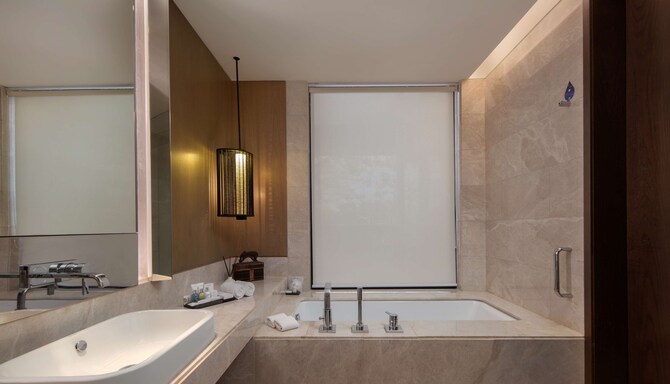 Radisson Blu Hotel, Bali Uluwatu - Bad im Gästezimmer