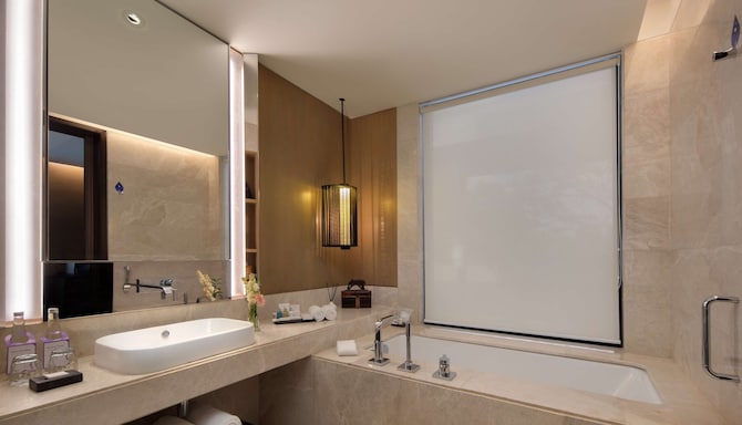 Radisson Blu Hotel, Bali Uluwatu - Bad im Gästezimmer