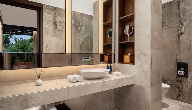 Radisson Blu Hotel, Bali Uluwatu - Deluxe Room with Balcony Jungle View