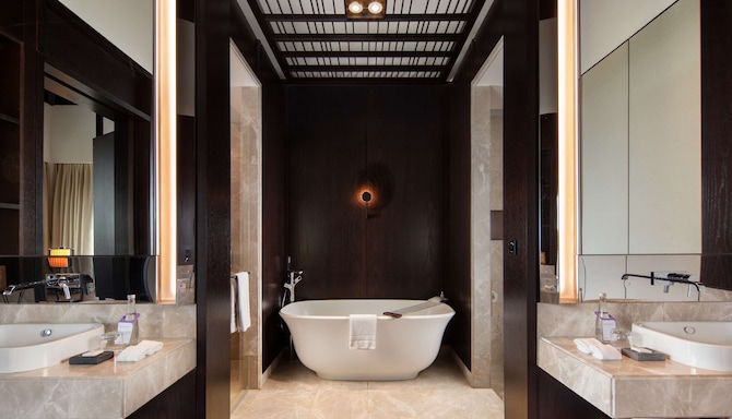 Radisson Blu Hotel, Bali Uluwatu - Suite Bad