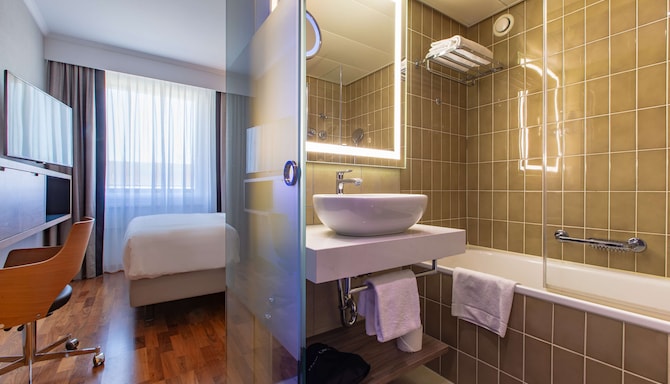 Radisson Blu Hotel, Basel - Individual Room Bath